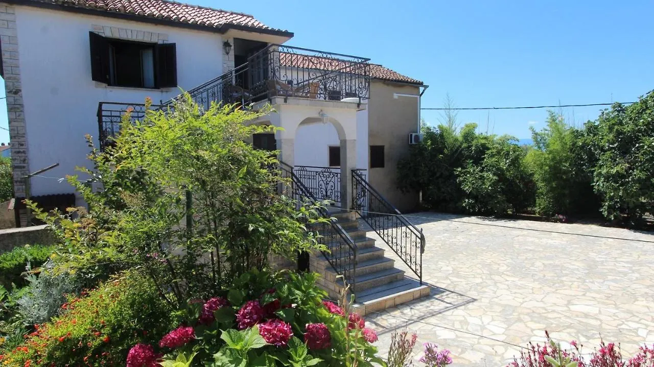 Apartments Eva Malinska Guest house