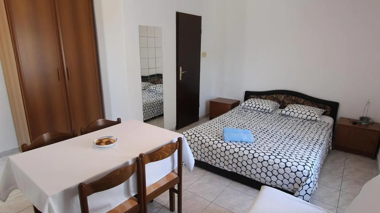 Guest house Apartments Eva Malinska Croatia