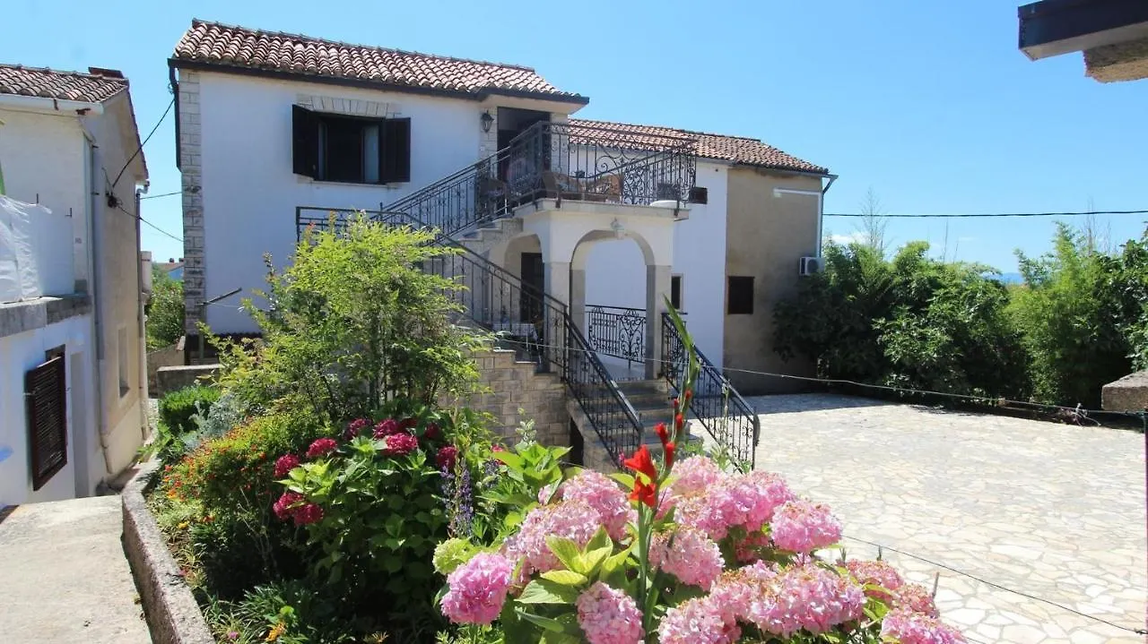 Apartments Eva Malinska Guest house