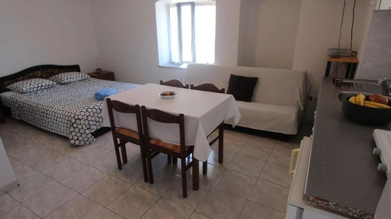 Guest house Apartments Eva Malinska