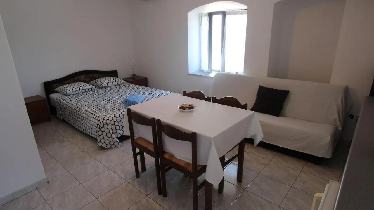 Guest house Apartments Eva Malinska