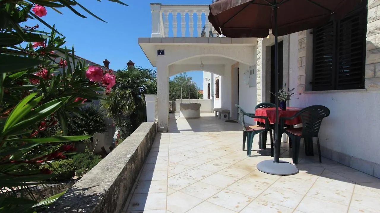 Guest house Apartments Eva Malinska