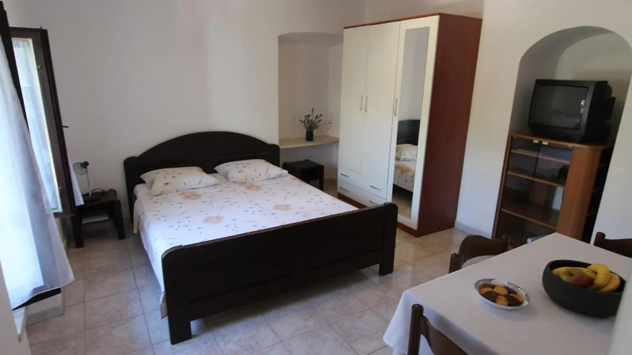 Guest house Apartments Eva Malinska